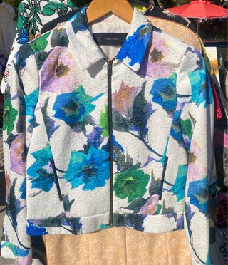 Chaqueta Zara estampado Flores con Cremallera
