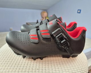 Zapatillas Ciclismo Speed Negras y Rojas