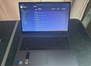 Lenovo IdeaPad 3 15IAU7 Portátil