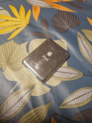 Apple iPod azul y plateado