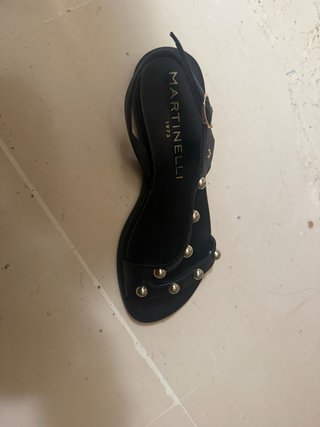 Sandalias Martinelli negras con tachuelas