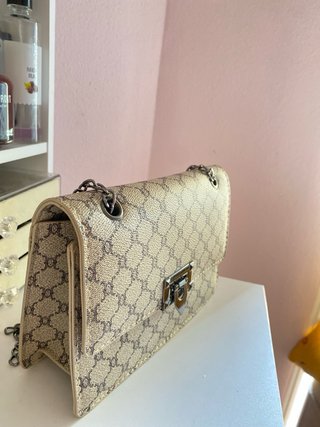 Bolso de mano con cadena