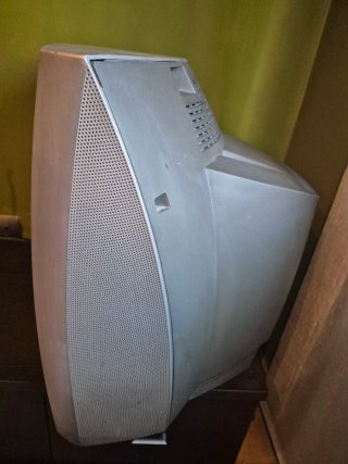 Televisor Philips de tubo plateado.