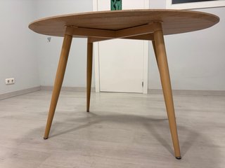 Mesa ovalada roble Menzzo