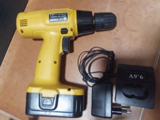 Taladro a batería Kraft Tech CD963 9.6V