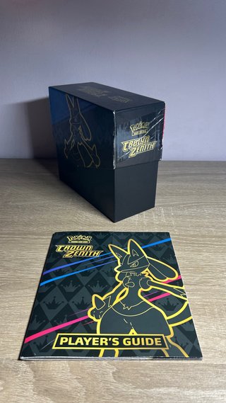 Pokémon Crown Zenith ETB Caja + Fundas Lucario