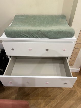 Cómoda blanca con cambiador