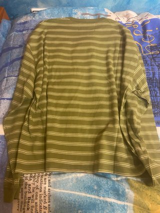 Camiseta verde a rayas Zara