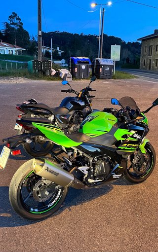 Moto Kawasaki Ninja 400