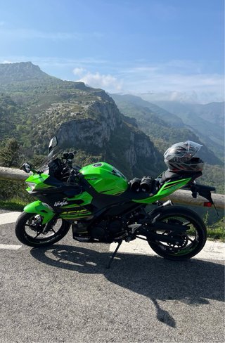 Moto Kawasaki Ninja 400