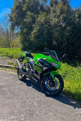 Moto Kawasaki Ninja 400
