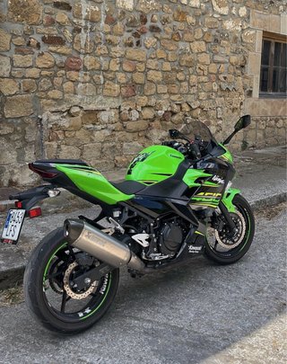 Moto Kawasaki Ninja 400