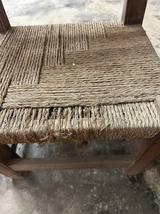Juego de 4 Sillas bajas de Madera y Yute