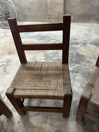 Juego de 4 Sillas bajas de Madera y Yute