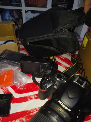 Nikon D3200 + 18‑55 VR + accesorios