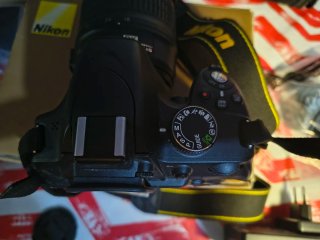 Nikon D3200 + 18‑55 VR + accesorios
