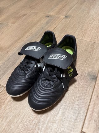 Botas fútbol Munich Mundial U25AG Negras y Blancas