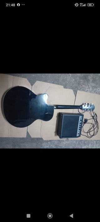 Guitarra Lagetara Negra con Amplificador
