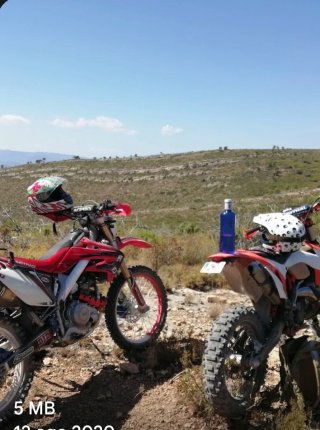 Honda 125 4t Enduro Roja y Blanca