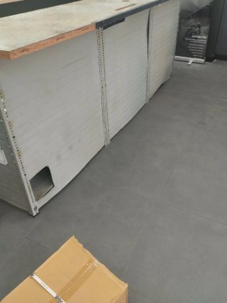 Mostrador metálico para taller