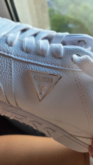 Zapatillas Guess Blancas Americanas talla 7 en USA