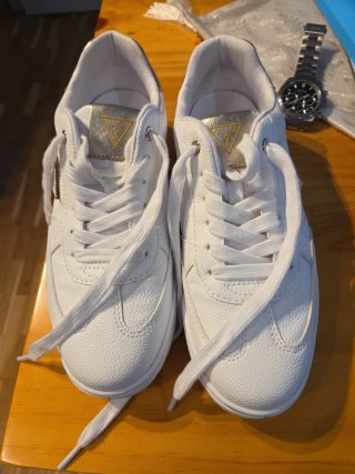 Zapatillas Guess Blancas Americanas talla 7 en USA