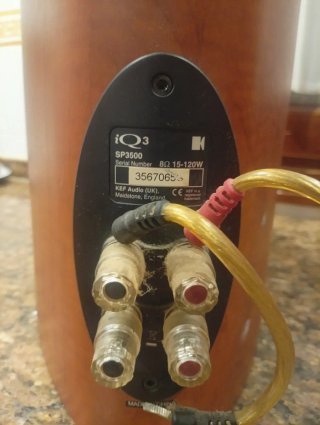 Altavoces KEF Negros y Marrones