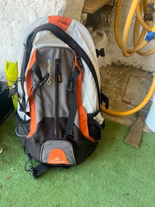 Mochila Quechua Gris y Naranja