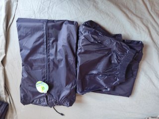 Conjunto impermeable chaqueta y pantalón