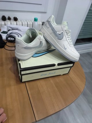 Nike Air Force 1 LV8
