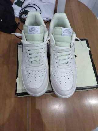 Nike Air Force 1 LV8
