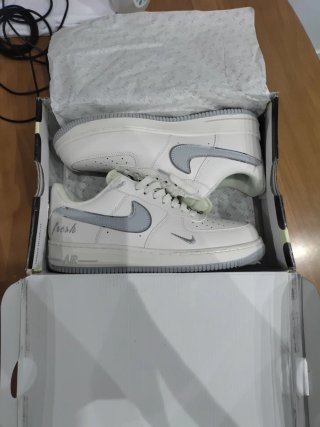 Nike Air Force 1 LV8