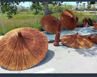 Sombrillas y pérgolas de ratán y madera