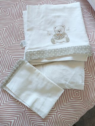 Pack Ropa y colchón de cuna con osito y estrellas