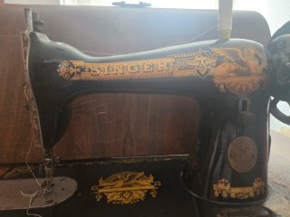 Máquina de coser Singer muy antigua
