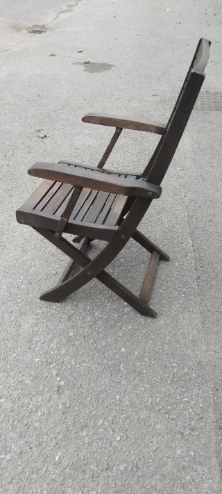 Silla de jardín de madera.