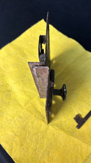 Cerradura antigua de 1900 con llave
