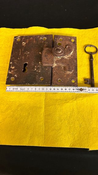 Cerradura antigua de 1900 con llave