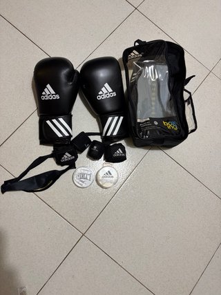 Guantes de boxeo Adidas y bolsa