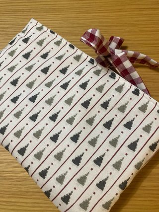 Funda hecha a mano. Motivos navideños