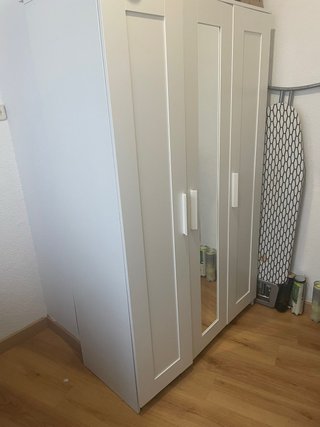 Armario IKEA BRIMNES 3 puertas con espejo