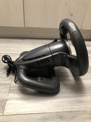 Volante Saitek R220 Digital con pedales