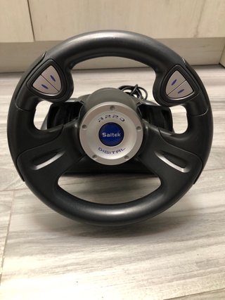 Volante Saitek R220 Digital con pedales