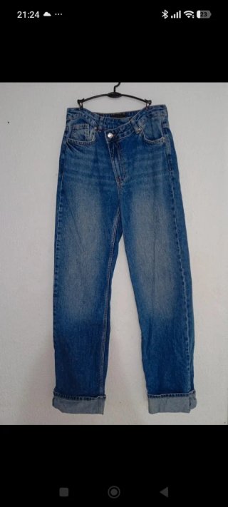 Pantalón vaquero cruzado Zara