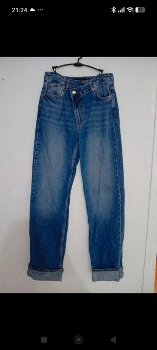 Pantalón vaquero cruzado Zara