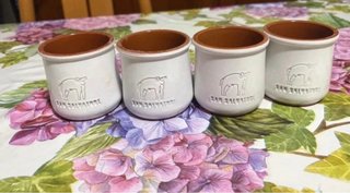 Latteria San Salvatore vasetti bianchi terracotta