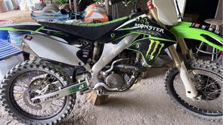 Kawasaki KX Motocross Verde y Blanco