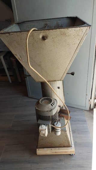 Máquina peladora almendras eléctrica monofásica