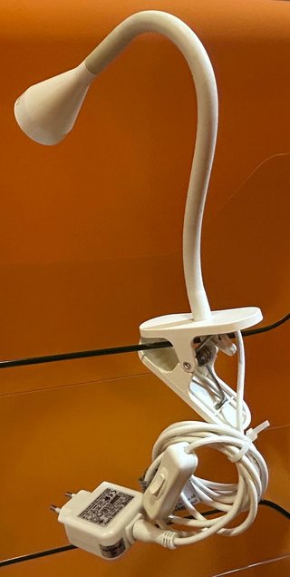 Lámpara LED con pinza y brazo flexible