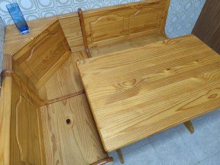 Mesa esquinera de madera